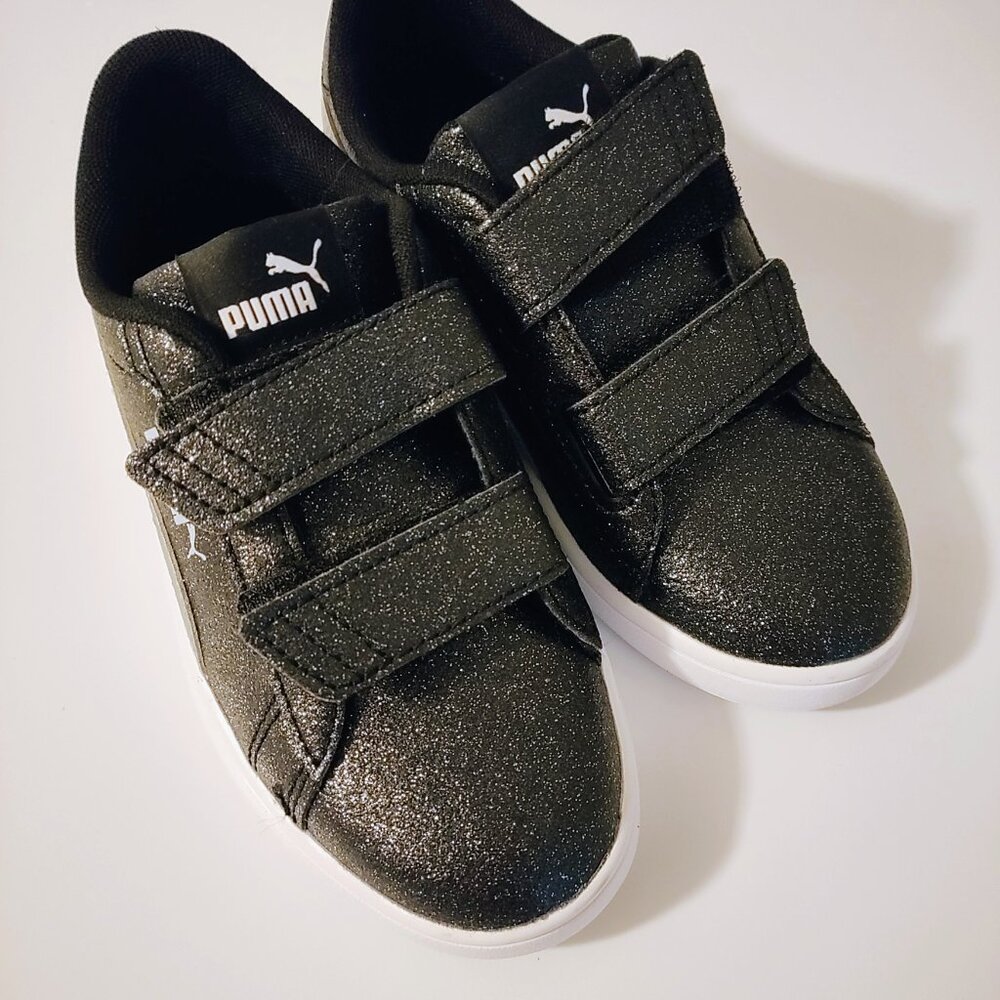 Girls puma shoes. Like New.